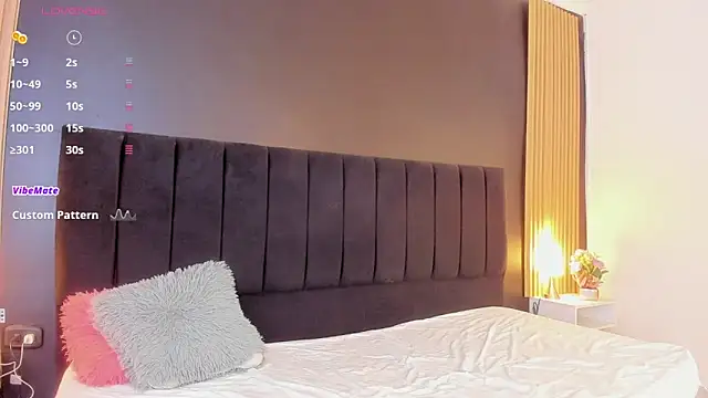 Snapshot of sweetsofia18 chatting on 12/18/25, 11:05 sweetsofia18 online show from 12/18/25, 11:05