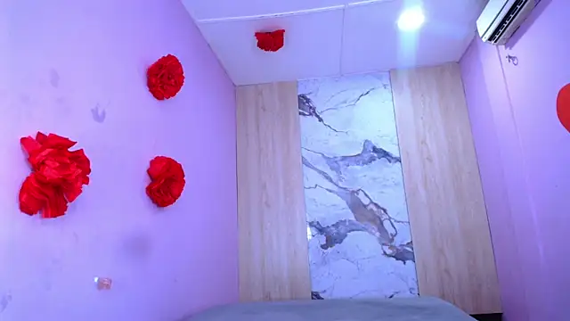 Snapshot of Charlotte_Love10 chatting on 02/22/25, 06:08 Charlotte Love10 online show from 02/22/25, 06:08