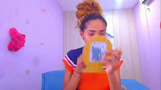 Snapshot of Charlotte_Love10 chatting on 03/04/25, 06:18 Charlotte Love10 online show from 03/04/25, 06:18