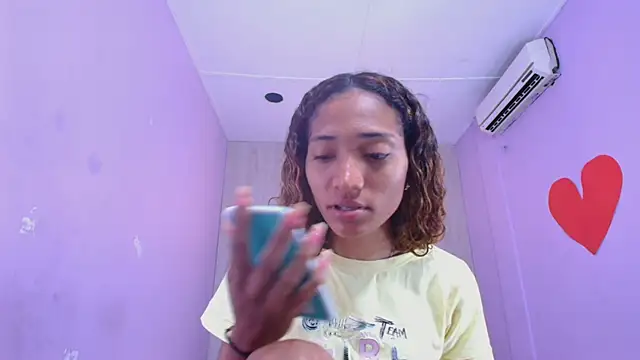 Snapshot of Charlotte_Love10 chatting on 03/18/25, 11:41 Charlotte Love10 online show from 03/18/25, 11:41