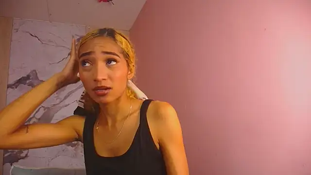 Snapshot of Charlotte_Love10 chatting on 10/18/25, 12:06 Charlotte Love10 online show from 10/18/25, 12:06