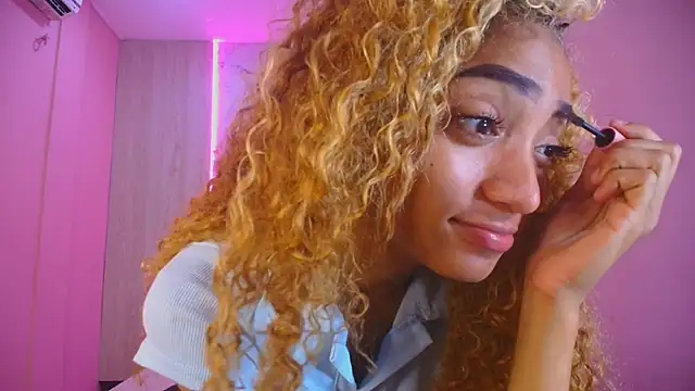 Snapshot of Charlotte_Love10 chatting on 10/25/25, 12:02 Charlotte Love10 online show from 10/25/25, 12:02