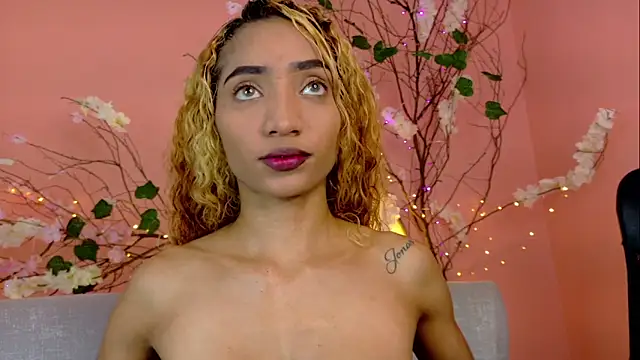 Snapshot of Charlotte_Love10 chatting on 11/08/25, 10:41 Charlotte Love10 online show from 11/08/25, 10:41