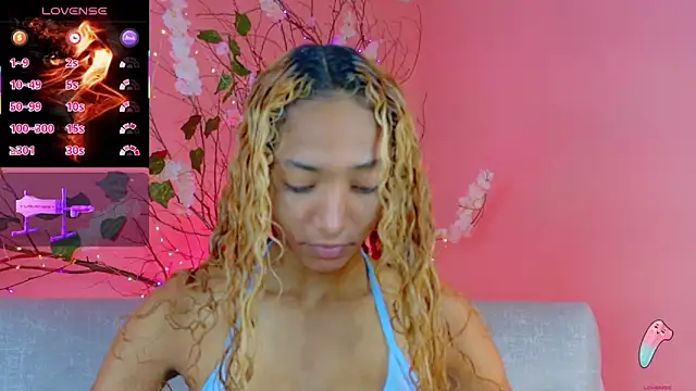 Snapshot of Charlotte_Love10 chatting on 11/13/25, 01:21 Charlotte Love10 online show from 11/13/25, 01:21