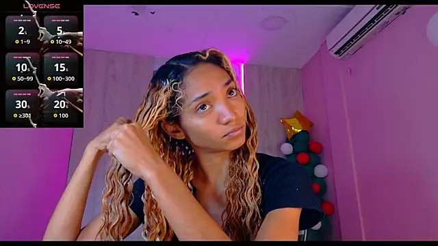 Snapshot of Charlotte_Love10 chatting on 12/19/25, 11:39 Charlotte Love10 online show from 12/19/25, 11:39