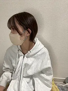 Snapshot of -x_MIU_x chatting on 03/17/25, 10:17 -x MIU x online show from 03/17/25, 10:17