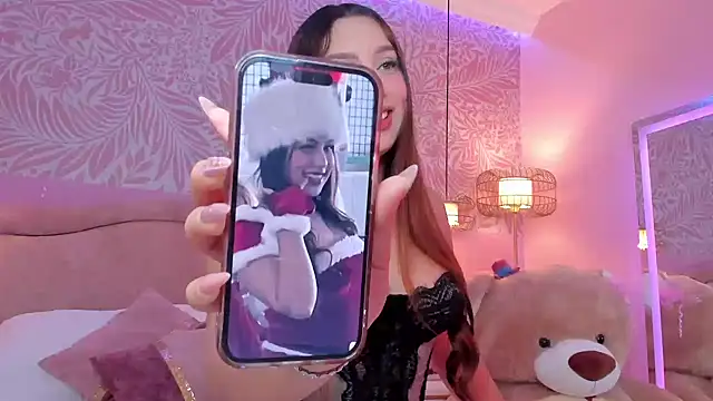 Snapshot of EmilyCollinss1 chatting on 11/23/25, 10:26 EmilyCollinss1 online show from 11/23/25, 10:26