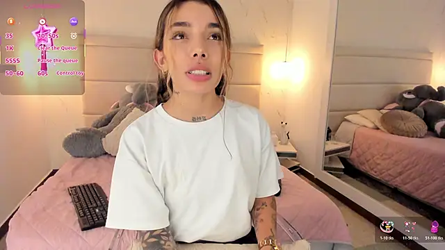 Mollymoon1 online show from 11/14/25, 08:51