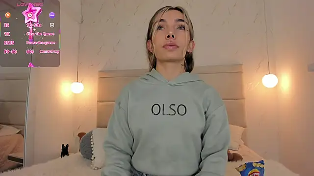 Mollymoon1 online show from 11/23/25, 08:08