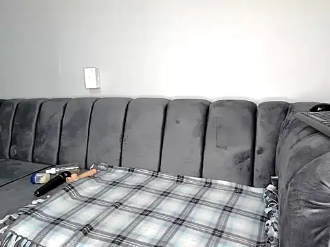 Pearl 00 online show from 10/13/25, 07:47