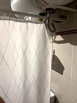 Snapshot of lescro95_ chatting on 11/02/25, 03:03 lescro95 online show from 11/02/25, 03:03