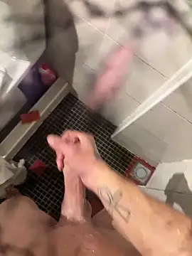 Snapshot of lescro95_ chatting on 12/05/25, 04:14 lescro95 online show from 12/05/25, 04:14