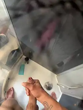 lescro95  online show from 04/15/26, 08:32