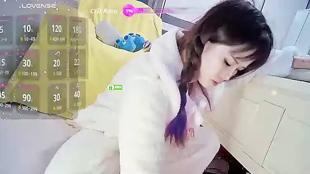 Snapshot of CN-Shanshan chatting on 11/17/25, 12:49 CN-Shanshan online show from 11/17/25, 12:49