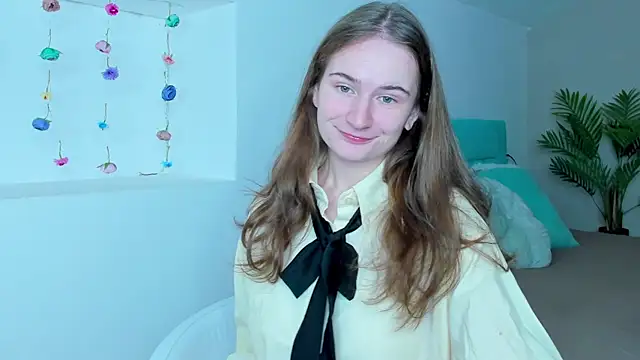 L1ittle kitty  online show from 11/19/25, 06:35