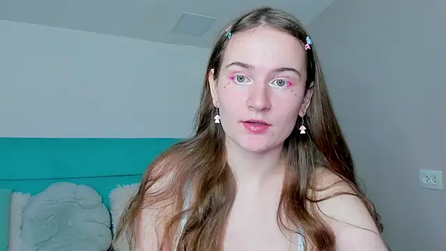 L1ittle kitty  online show from 11/25/25, 06:46