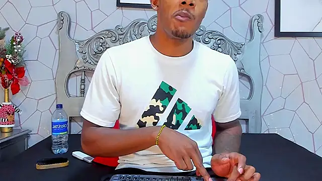 Snapshot of jackmacson chatting on 12/05/24, 10:23 jackmacson online show from 12/05/24, 10:23