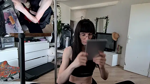 Snapshot of CeriseLapine chatting on 11/15/25, 12:02 CeriseLapine online show from 11/15/25, 12:02