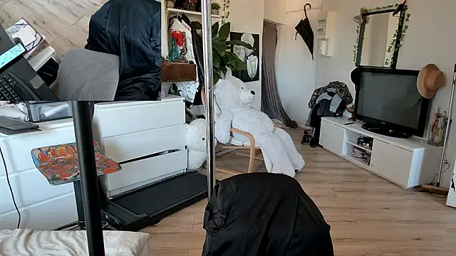 Snapshot of CeriseLapine chatting on 11/18/25, 12:53 CeriseLapine online show from 11/18/25, 12:53