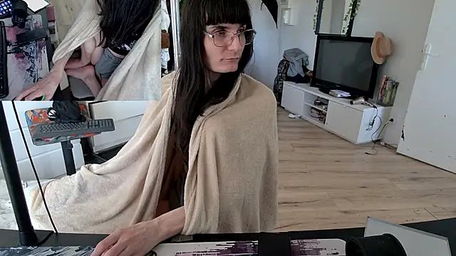 Snapshot of CeriseLapine chatting on 11/27/25, 07:54 CeriseLapine online show from 11/27/25, 07:54