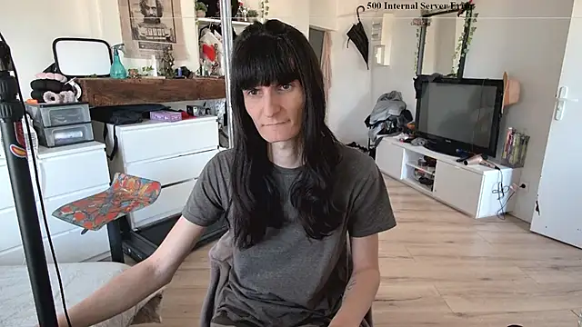 Snapshot of CeriseLapine chatting on 12/05/25, 01:42 CeriseLapine online show from 12/05/25, 01:42