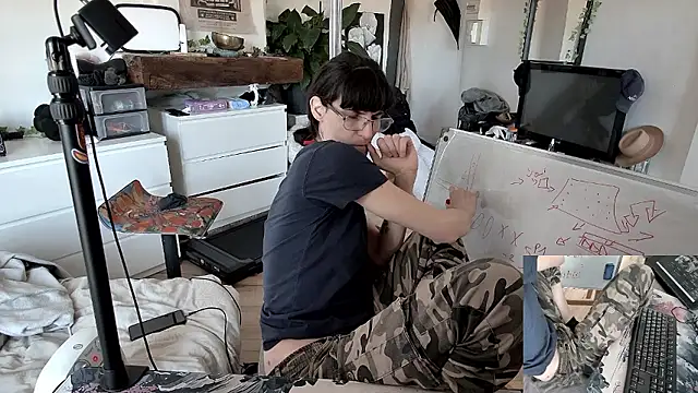 Snapshot of CeriseLapine chatting on 01/08/26, 11:12 CeriseLapine online show from 01/08/26, 11:12