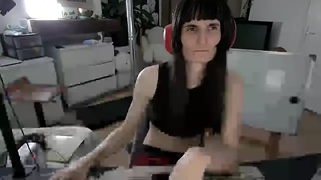 Snapshot of CeriseLapine chatting on 01/14/26, 07:08 CeriseLapine online show from 01/14/26, 07:08