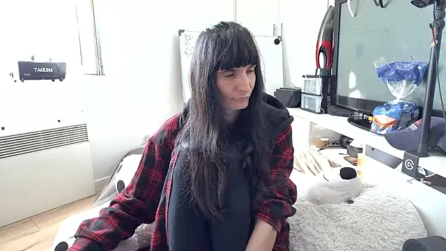 Snapshot of CeriseLapine chatting on 03/13/26, 08:10 CeriseLapine online show from 03/13/26, 08:10