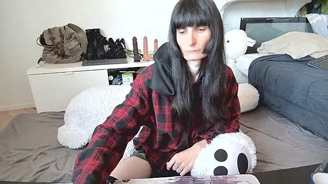 Snapshot of CeriseLapine chatting on 03/27/26, 10:04 CeriseLapine online show from 03/27/26, 10:04