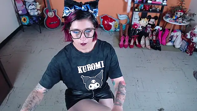 Snapshot of MissMiia2 chatting on 01/02/25, 01:30 MissMiia2 online show from 01/02/25, 01:30