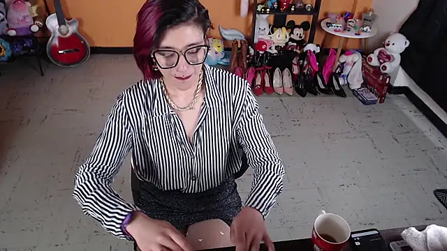Snapshot of MissMiia2 chatting on 01/17/25, 04:57 MissMiia2 online show from 01/17/25, 04:57