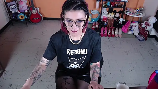 Snapshot of MissMiia2 chatting on 01/22/25, 05:17 MissMiia2 online show from 01/22/25, 05:17