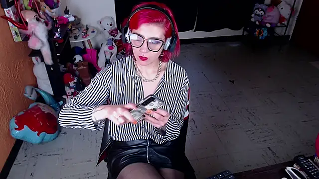 Snapshot of MissMiia2 chatting on 02/07/25, 02:37 MissMiia2 online show from 02/07/25, 02:37
