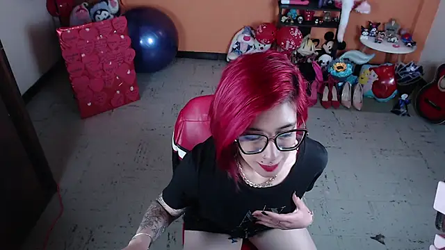Snapshot of MissMiia2 chatting on 03/12/25, 12:57 MissMiia2 online show from 03/12/25, 12:57