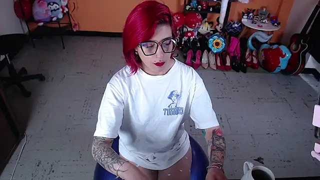 Snapshot of MissMiia2 chatting on 03/20/25, 12:53 MissMiia2 online show from 03/20/25, 12:53