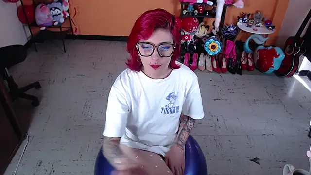 Snapshot of MissMiia2 chatting on 03/20/25, 04:09 MissMiia2 online show from 03/20/25, 04:09