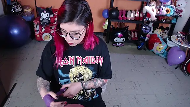 Snapshot of MissMiia2 chatting on 09/12/25, 02:06 MissMiia2 online show from 09/12/25, 02:06