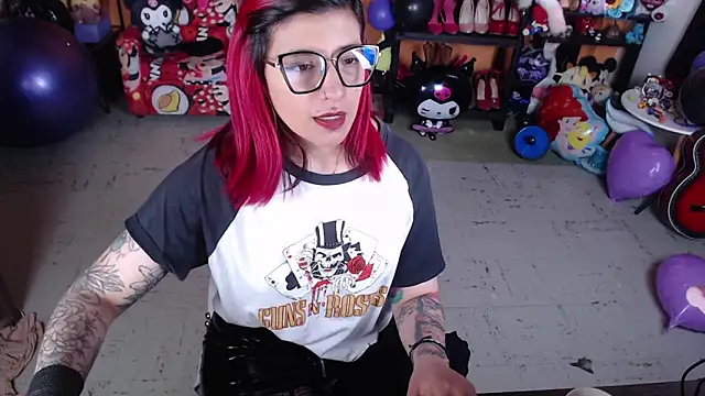 Snapshot of MissMiia2 chatting on 09/18/25, 03:03 MissMiia2 online show from 09/18/25, 03:03