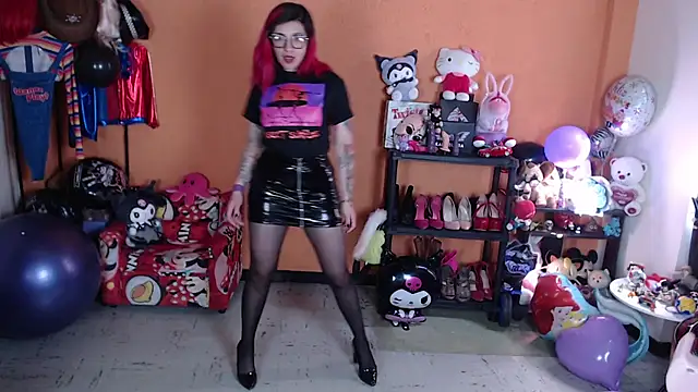 Snapshot of MissMiia2 chatting on 10/01/25, 02:12 MissMiia2 online show from 10/01/25, 02:12