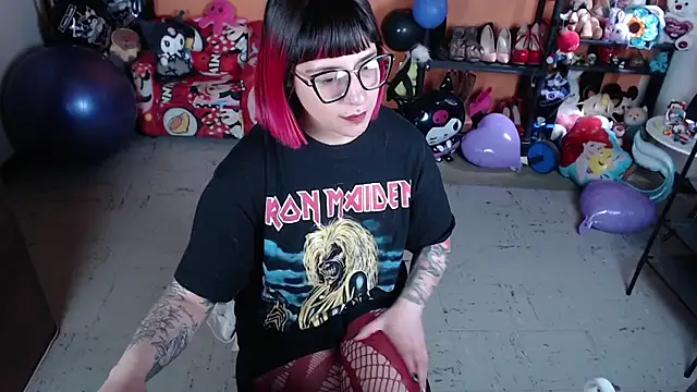 Snapshot of MissMiia2 chatting on 10/12/25, 02:27 MissMiia2 online show from 10/12/25, 02:27