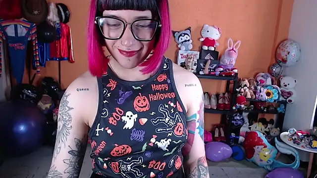 Snapshot of MissMiia2 chatting on 10/20/25, 04:40 MissMiia2 online show from 10/20/25, 04:40