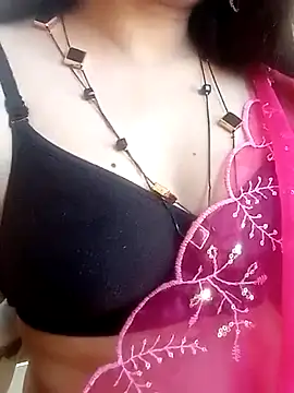 Snapshot of Indianhyna chatting on 02/17/25, 08:19 Indianhyna online show from 02/17/25, 08:19