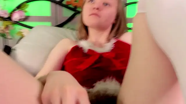 Snapshot of LilianSwall chatting on 12/20/24, 05:51 LilianSwall online show from 12/20/24, 05:51