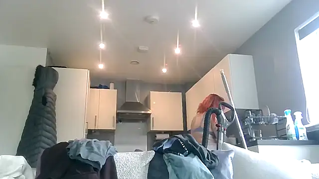 Snapshot of DynamicDuo_oxo chatting on 02/12/25, 11:40 DynamicDuo oxo online show from 02/12/25, 11:40