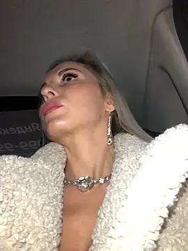 Diamond Bunny  online show from 12/20/24, 02:38