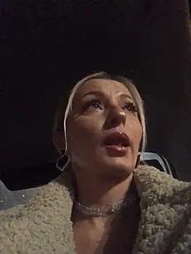 Diamond Bunny  online show from 12/21/24, 03:20