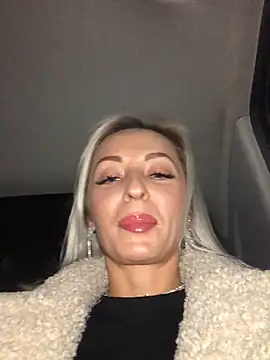 Diamond Bunny  online show from 12/23/24, 02:07