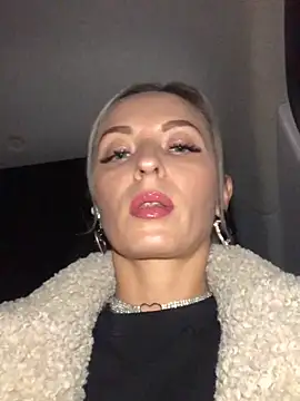 Diamond Bunny  online show from 12/24/24, 03:16