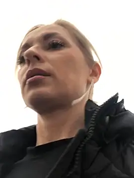 Diamond Bunny  online show from 02/04/25, 02:32