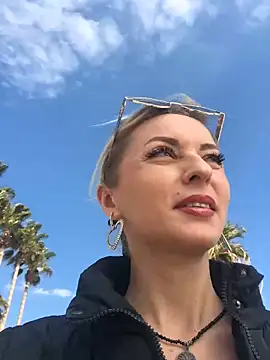 Diamond Bunny  online show from 02/12/25, 12:33